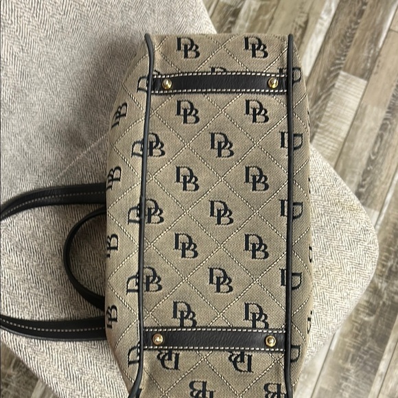 Dooney & Bourke Black and Tan Tote Bag with Signature Style - Picture 12 of 15